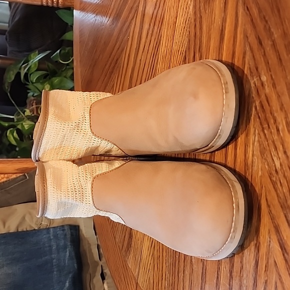 EMU Australia Leather Ankle Boot - Picture 2 of 7